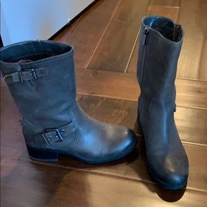 Gray boots size 8 Vince Camuto